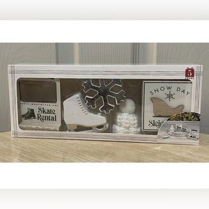 New in box Bullseye Playground  Tiered Tray Props Christmas Decor Target 2023